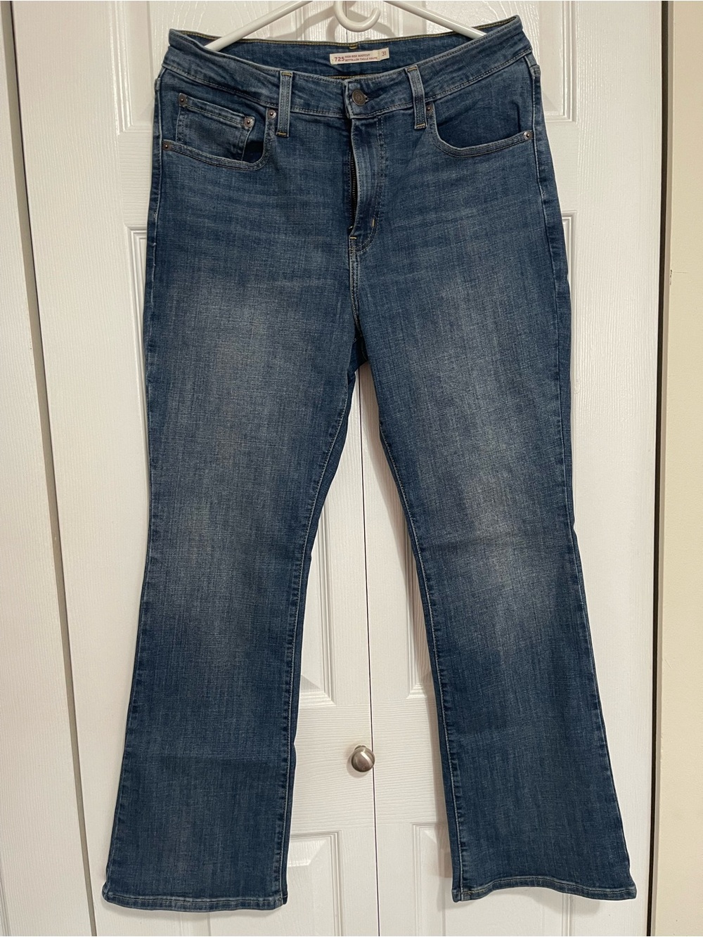 Levi’s 725 High Rise Bootcut Jeans